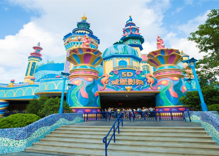A colorful Chimelong Ocean Kingdom theme park in Zhuhai, China, featuring a massive whale shark-shaped aquarium, colorful themed zones, and marine animal shows. Visitors enjoy thrilling rides, 5D theater experiences, and vibrant parades in one of the world’s largest ocean-themed parks.