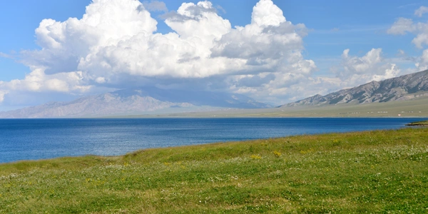 Xinjiang Sailimu Lake scenery  meet you train Xinjiang luxury rail journey Mayflower.