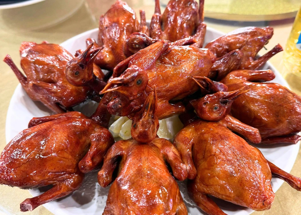烧乳鸽 Roasted squab
