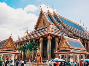 Bangkok vs. Phuket: Which Destination is Right for You? Image