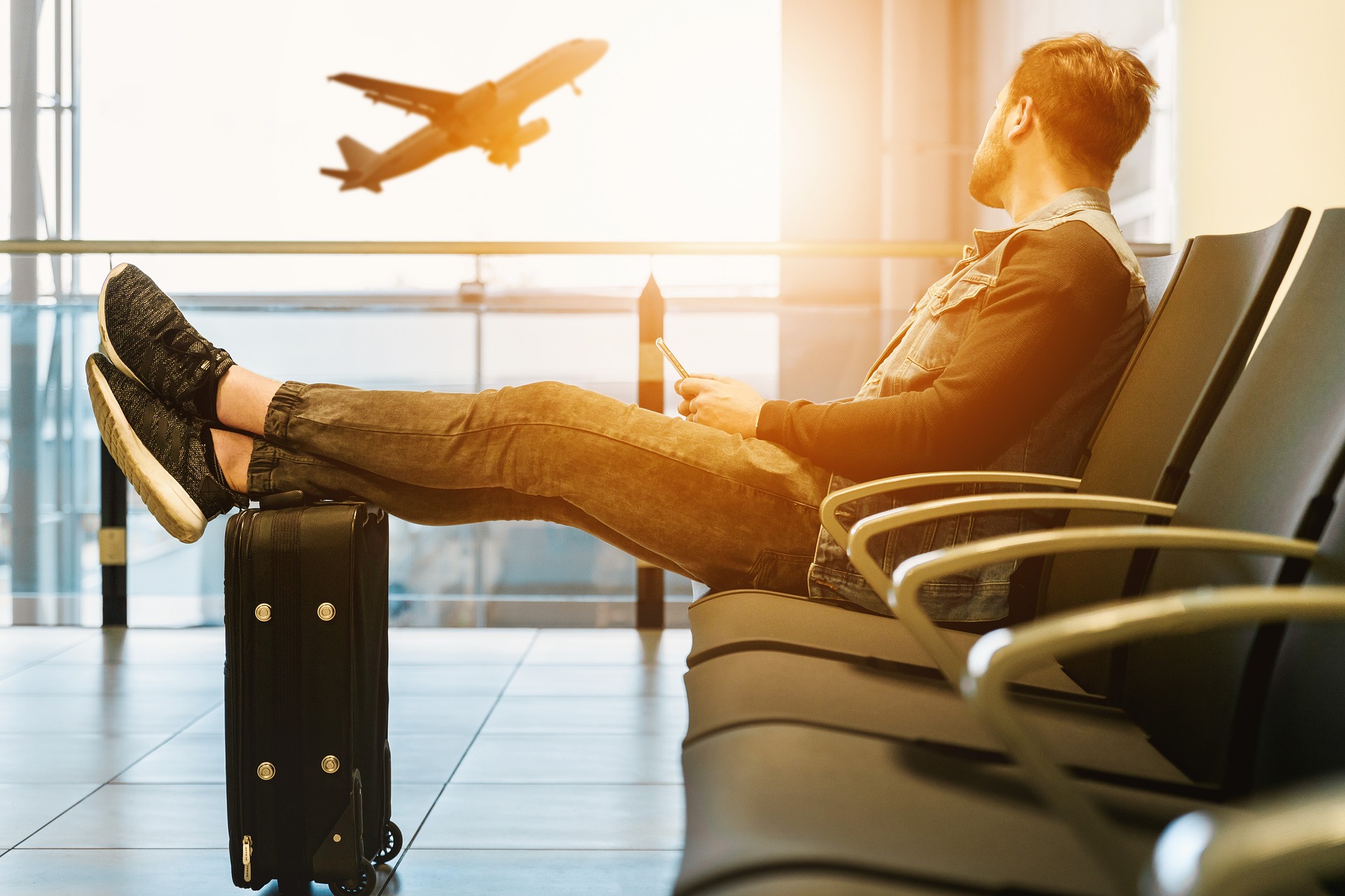 5 Reasons Why People Travel Alone Banner Image