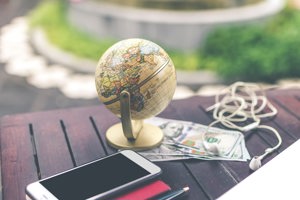 Top 10 Packing MUST HAVES  for Eco-Friendly Vacation Image