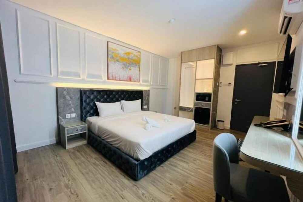 Frazel Heritage Hotel Image