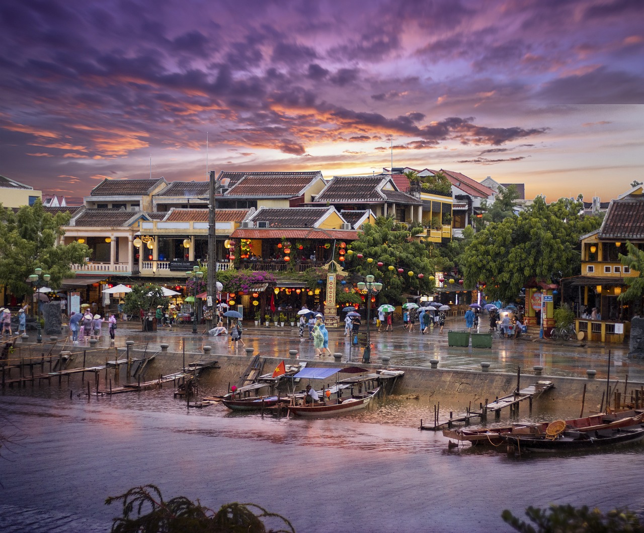 Vietnam <p>[Seat-in-Coach] Danang + Hoi An + Hue (By Train) + Sun World Bana Hills (Min 2-to-go) Buy 3 Free 1 </p> Tour Image