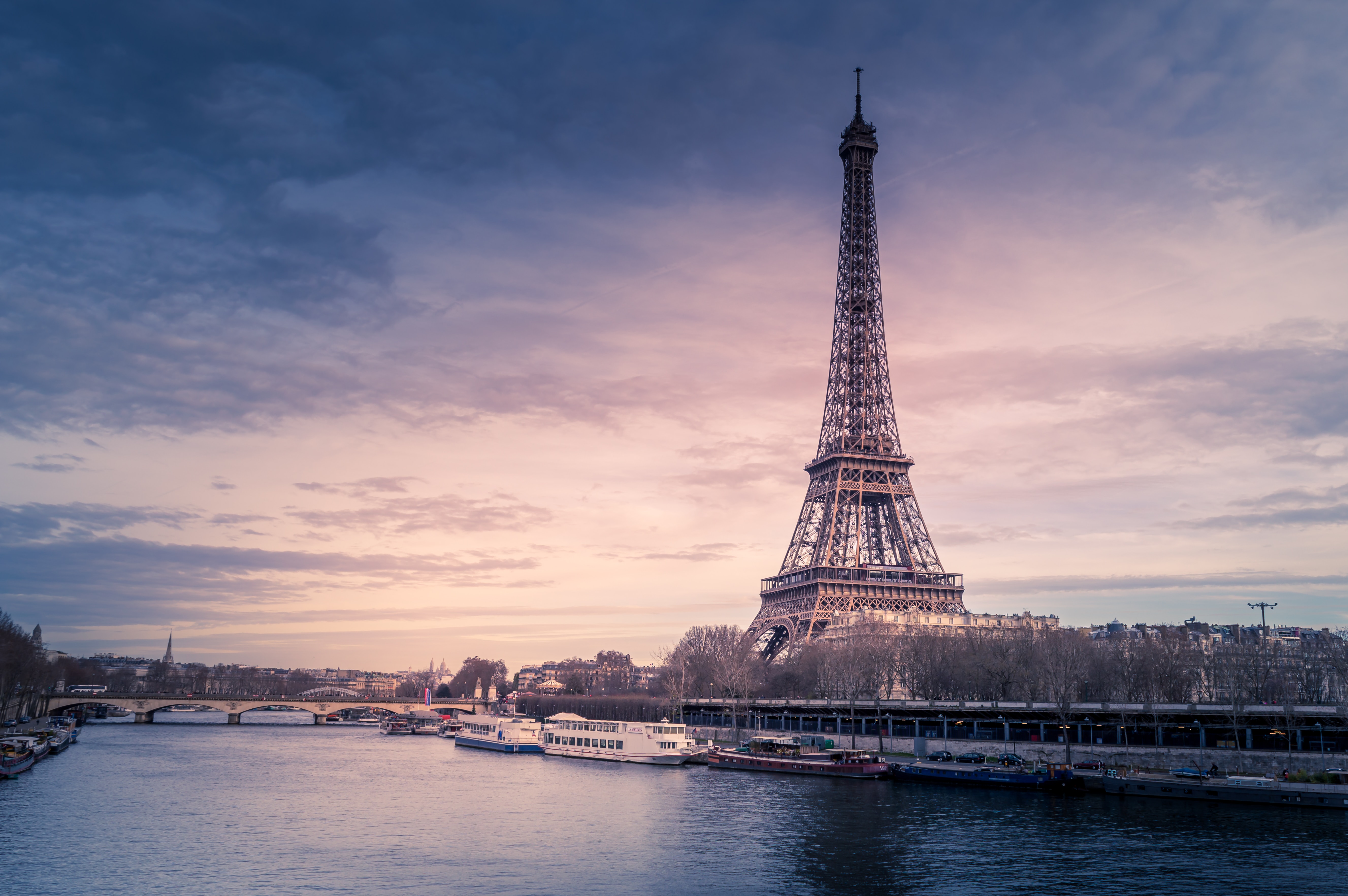 A Romantic Weekend in Paris - Budget Itinerary for Frugal Couples Banner Image